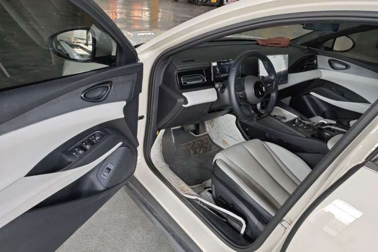 Used BYD Seal 06 New Energy 2024 DM-i 120KM Prestige Model Driver Seat
