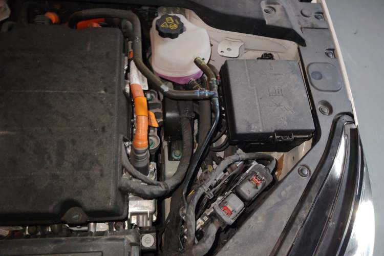 Used BYD Seal 06 New Energy 2024 DM-i 120KM Prestige Model Engine Bay Left
