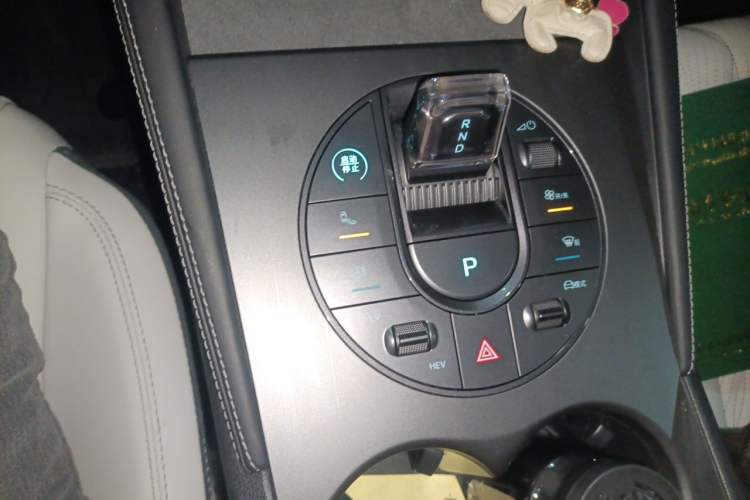 Used BYD Seal 06 New Energy 2024 DM-i 120KM Flagship Model Gear Lever