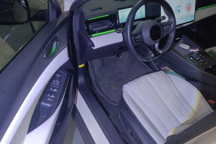 Used BYD Seal 06 New Energy 2024 DM-i 120KM Flagship Model Interior 3