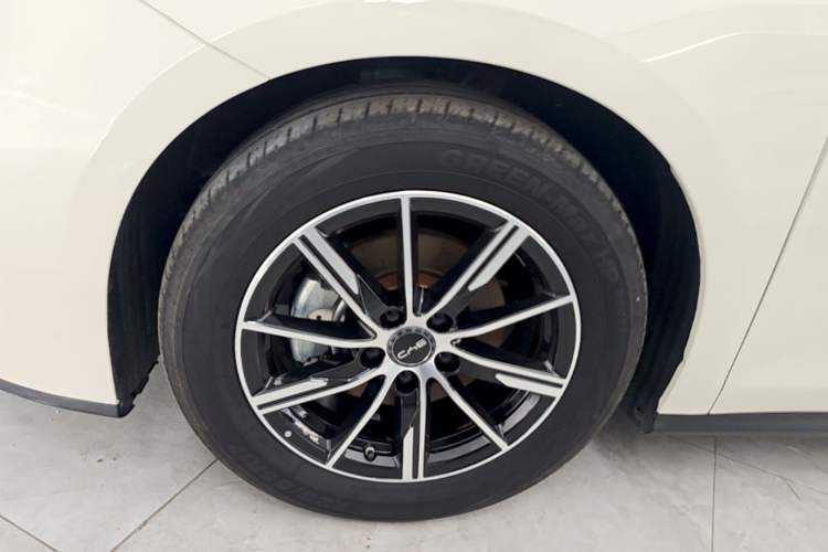 Used BYD Seal 06 New Energy 2024 DM-i 80KM Prestige Model Left Front Wheel Hub