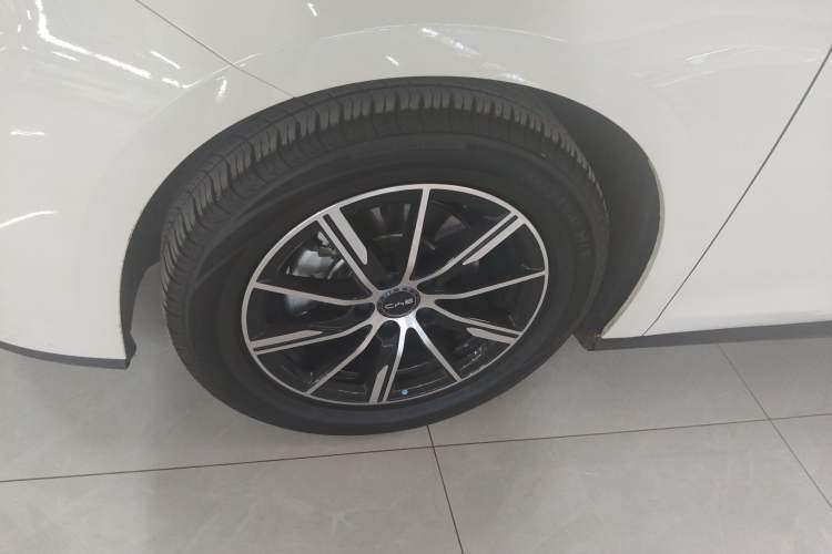 Used BYD Seal 06 New Energy 2024 DM-i 80KM Prestige Model Left Front Wheel Hub