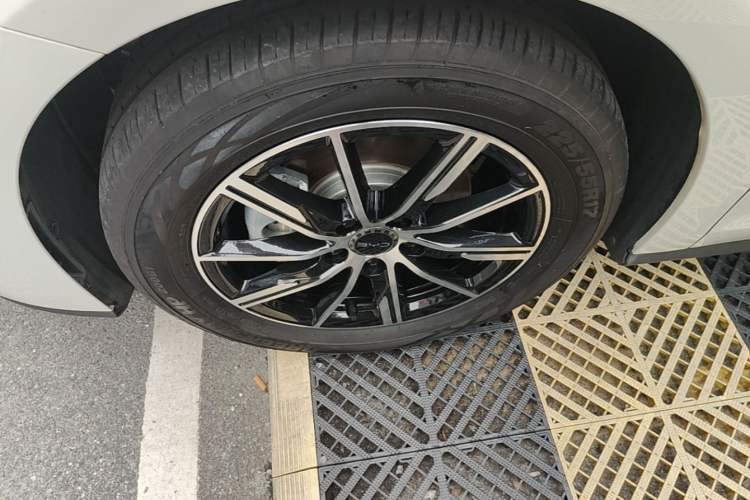 Used BYD Seal 06 New Energy 2024 DM-i 120KM Prestige Model Left Front Wheel Hub
