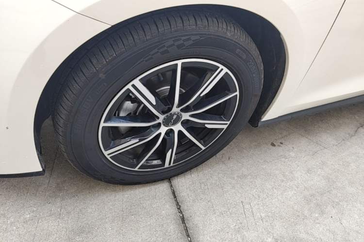 Used BYD Seal 06 New Energy 2024 DM-i 120KM Luxury Model Left Front Wheel Hub