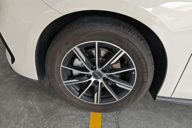 Used BYD Seal 06 New Energy 2024 DM-i 120KM Prestige Model Left Front Wheel Hub