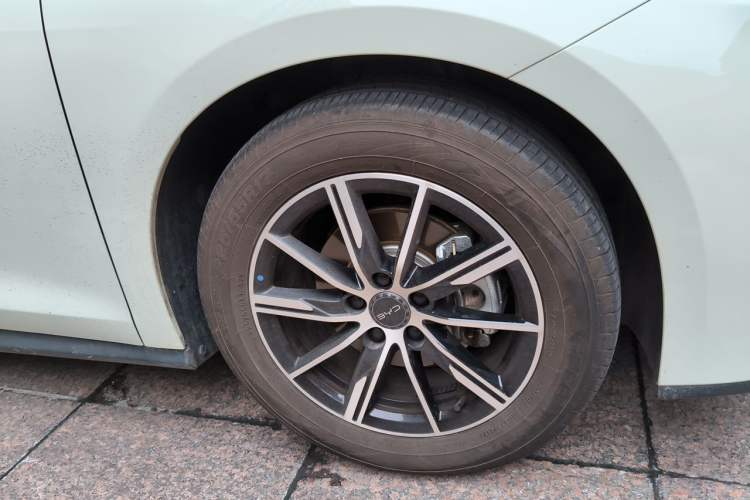 Used BYD Seal 06 New Energy 2024 DM-i 80KM Prestige Model Right Front Wheel Hub