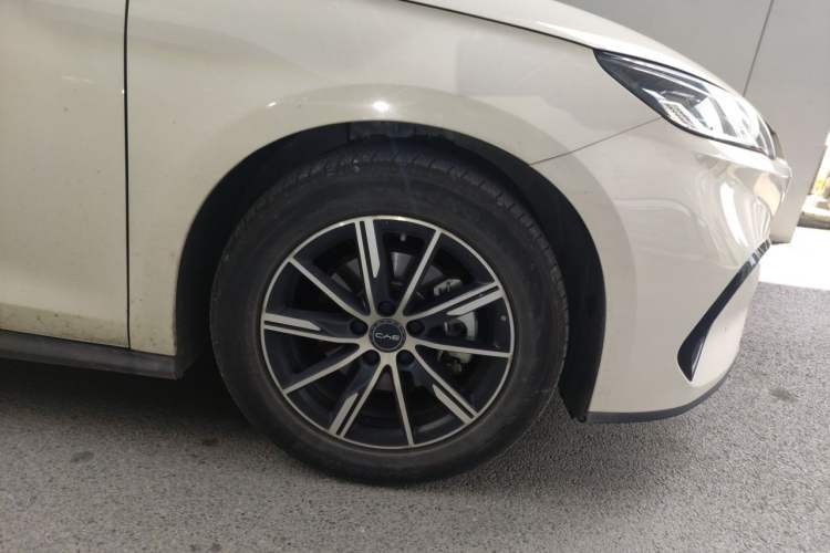 Used BYD Seal 06 New Energy 2024 DM-i 120KM Prestige Model Right Front Wheel Hub