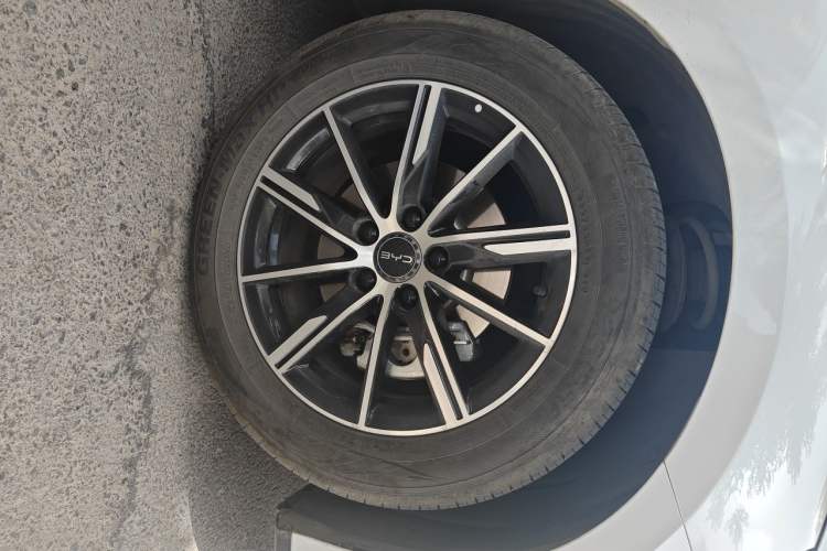 Used BYD Seal 06 New Energy 2024 DM-i 80KM Prestige Model Right Front Wheel Hub