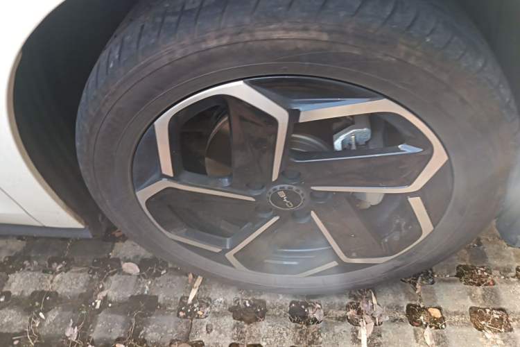 Used BYD Seal 06 New Energy 2024 DM-i 120KM Flagship Model Right Front Wheel Hub