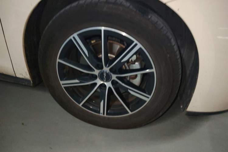 Used BYD Seal 06 New Energy 2024 DM-i 120KM Prestige Model Right Front Wheel Hub