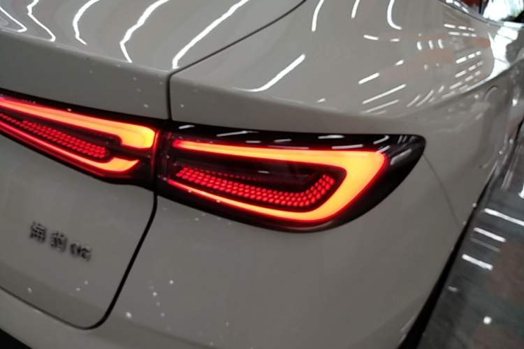 Used BYD Seal 06 New Energy 2024 DM-i 120KM Luxury Model Right Rear Taillight