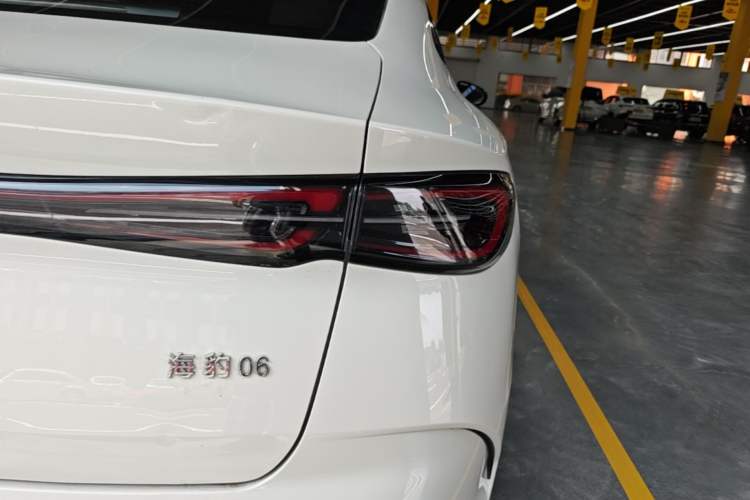 Used BYD Seal 06 New Energy 2024 DM-i 120KM Prestige Model Right Rear Taillight