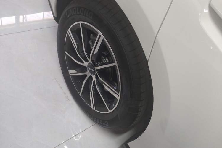 Used BYD Seal 06 New Energy 2024 DM-i 80KM Prestige Model Right Rear Wheel Hub