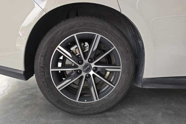 Used BYD Seal 06 New Energy 2024 DM-i 120KM Prestige Model Right Rear Wheel Hub