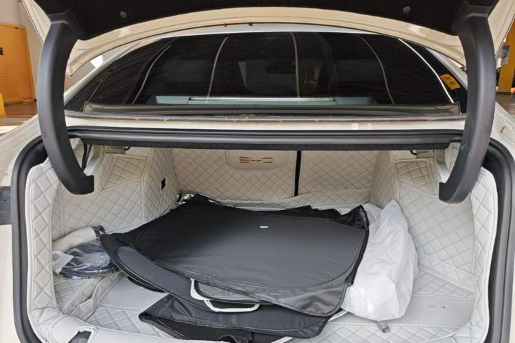 Used BYD Seal 06 New Energy 2024 DM-i 120KM Prestige Model Trunk