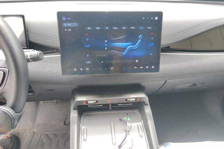 Used BYD Seal 06 New Energy 2025 DM-i Smart Drive 80KM Prestige Model Audio And AC Panel