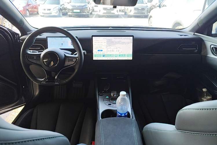 Used BYD Seal 06 New Energy 2025 DM-i Smart Drive 80KM Luxury Model Center Console