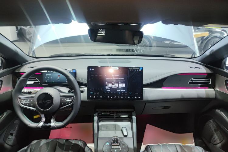 Used BYD Seal 06 New Energy 2025 DM-i Intelligent Drive 120KM Flagship Model Center Console