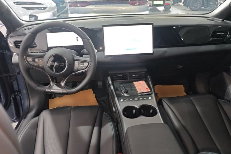 Used BYD Seal 06 New Energy 2025 EV 545KM Premium Edition Center Console