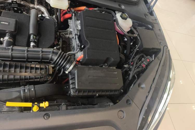 Used BYD Seal 06 New Energy 2025 DM-i Smart Drive 120KM Deluxe Model Engine Bay Left