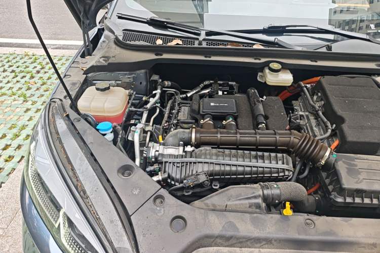 Used BYD Seal 06 New Energy 2025 DM-i Smart Drive 120KM Deluxe Model Engine Bay Right