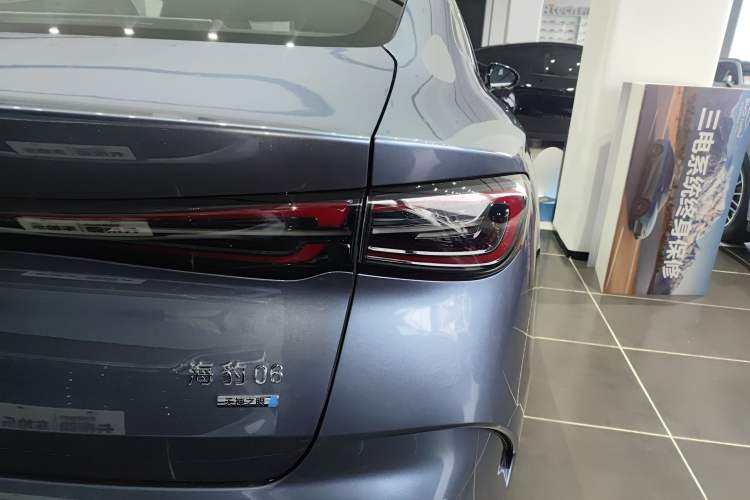 Used BYD Seal 06 New Energy 2025 DM-i Intelligent Drive 120KM Flagship Model Exterior 3