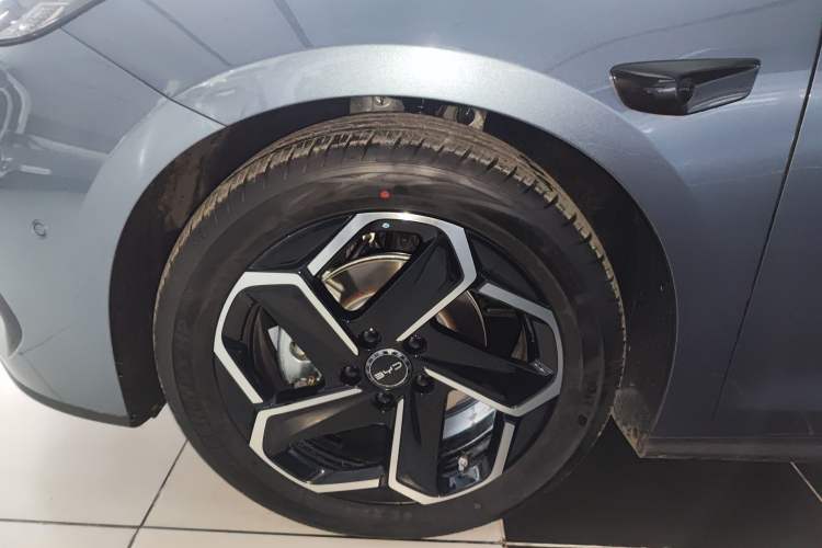 Used BYD Seal 06 New Energy 2025 DM-i Intelligent Drive 120KM Flagship Model Exterior 4