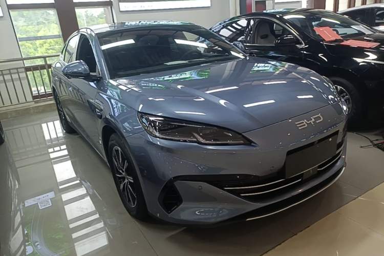 Used BYD Seal 06 New Energy 2025 DM-i Smart Drive 120KM Deluxe Model Front Right 45 Deg