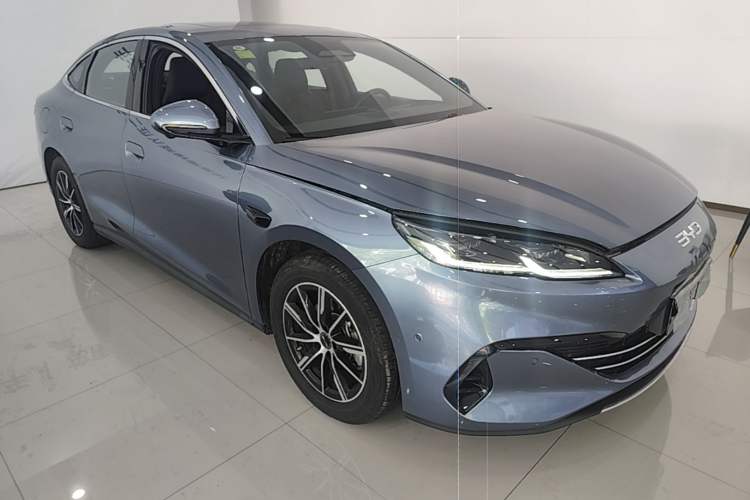 Used BYD Seal 06 New Energy 2025 DM-i Smart Drive 120KM Deluxe Model Front Right 45 Deg