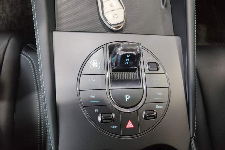 Used BYD Seal 06 New Energy 2025 DM-i Smart Drive 120KM Prestige Model Gear Lever