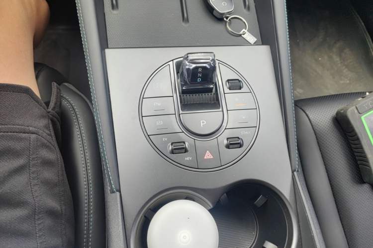Used BYD Seal 06 New Energy 2025 DM-i Smart Drive 120KM Prestige Model Gear Lever