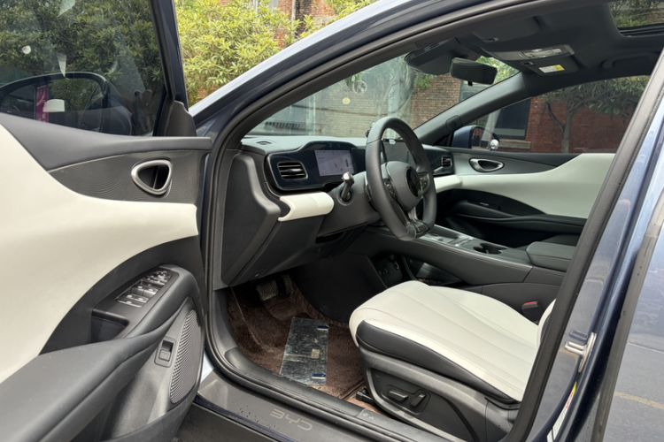 Used BYD Seal 06 New Energy 2025 EV 545KM Premium Edition Interior 2