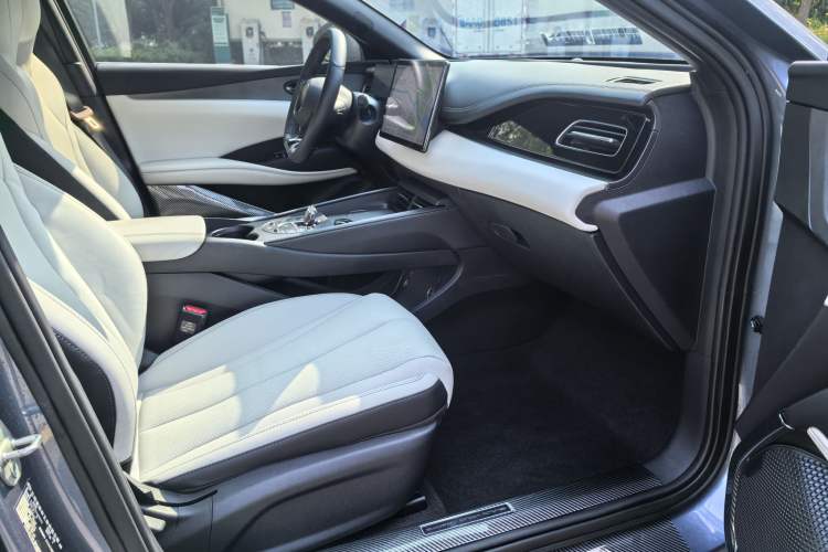 Used BYD Seal 06 New Energy 2025 DM-i Smart Drive 120KM Prestige Model Interior 6