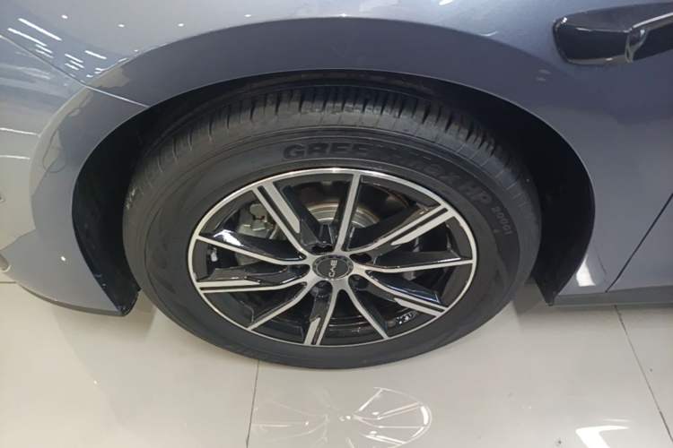 Used BYD Seal 06 New Energy 2025 DM-i Smart Drive 120KM Deluxe Model Left Front Wheel Hub
