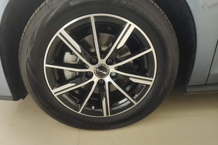 Used BYD Seal 06 New Energy 2025 DM-i Smart Drive 120KM Deluxe Model Left Front Wheel Hub