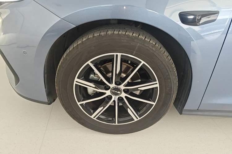 Used BYD Seal 06 New Energy 2025 DM-i Smart Drive 120KM Prestige Model Left Front Wheel Hub