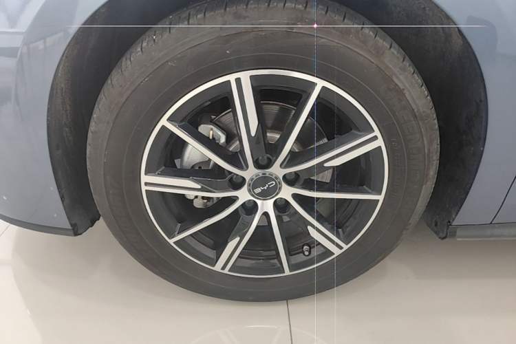 Used BYD Seal 06 New Energy 2025 DM-i Smart Drive 120KM Deluxe Model Left Front Wheel Hub