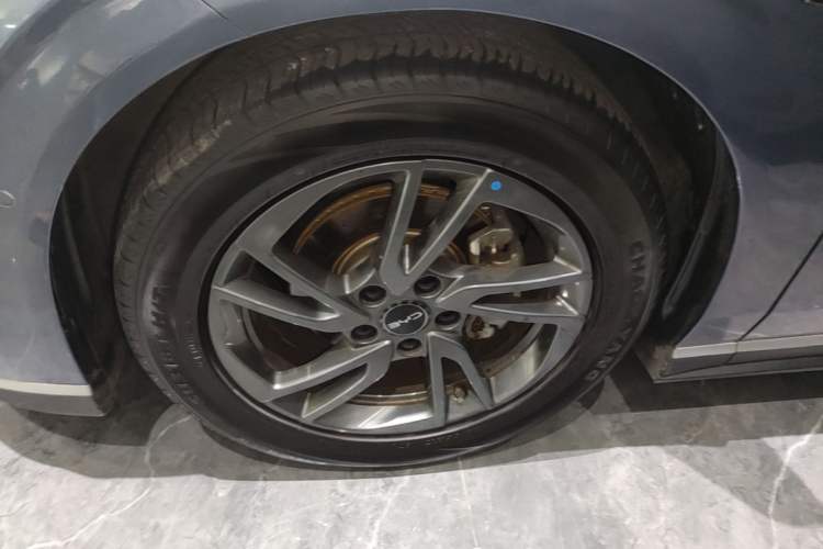 Used BYD Seal 06 New Energy 2025 EV 545KM Premium Edition Left Front Wheel Hub