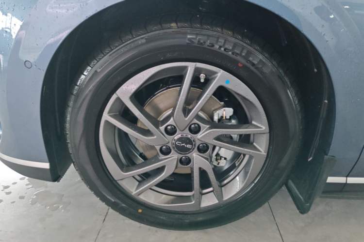Used BYD Seal 06 New Energy 2025 EV 545KM Premium Edition Left Front Wheel Hub