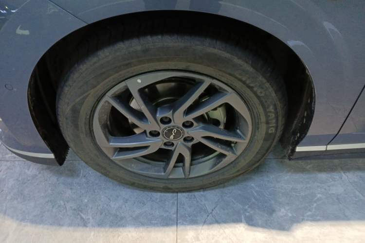 Used BYD Seal 06 New Energy 2025 EV 545KM Premium Edition Left Front Wheel Hub