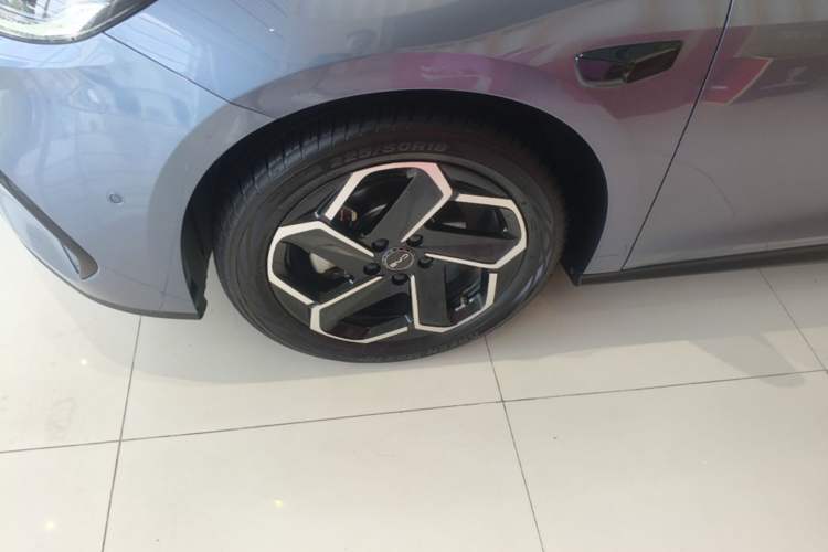 Used BYD Seal 06 New Energy 2025 DM-i Intelligent Drive 120KM Flagship Model Left Front Wheel Hub