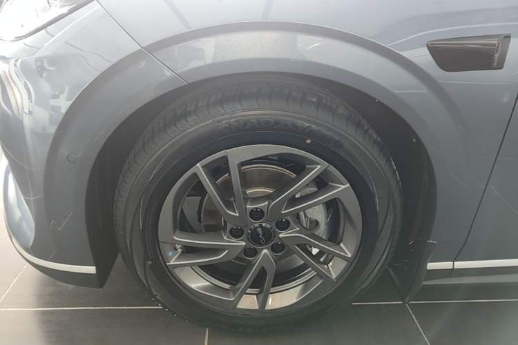 Used BYD Seal 06 New Energy 2025 EV 545KM Premium Edition Left Front Wheel Hub