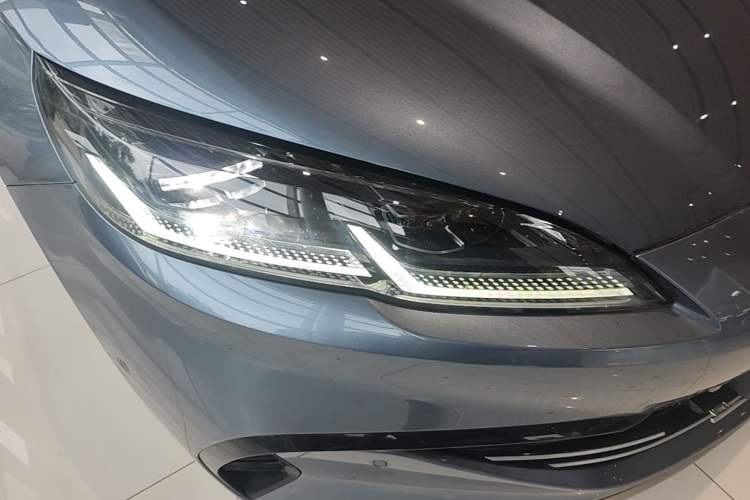 Used BYD Seal 06 New Energy 2025 DM-i Smart Drive 120KM Deluxe Model Right Front Headlight