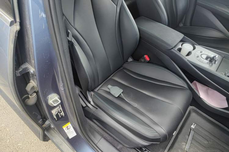 Used BYD Seal 06 New Energy 2025 DM-i Smart Drive 120KM Prestige Model Right Front Seat