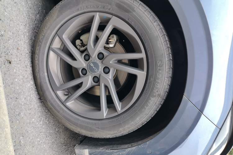 Used BYD Seal 06 New Energy 2025 EV 545KM Premium Edition Right Front Wheel Hub