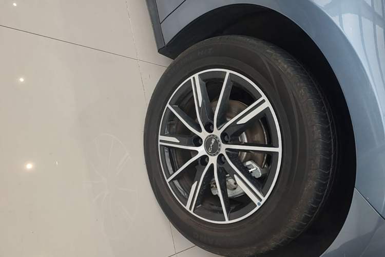Used BYD Seal 06 New Energy 2025 DM-i Smart Drive 120KM Deluxe Model Right Front Wheel Hub