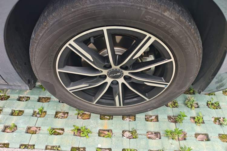Used BYD Seal 06 New Energy 2025 DM-i Smart Drive 120KM Deluxe Model Right Front Wheel Hub