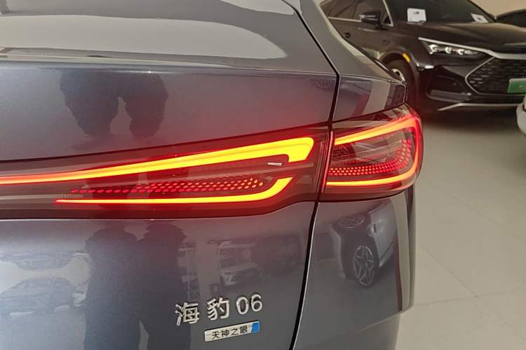 Used BYD Seal 06 New Energy 2025 DM-i Smart Drive 120KM Prestige Model Right Rear Taillight