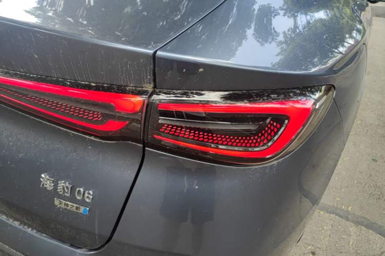 Used BYD Seal 06 New Energy 2025 DM-i Smart Drive 120KM Prestige Model Right Rear Taillight
