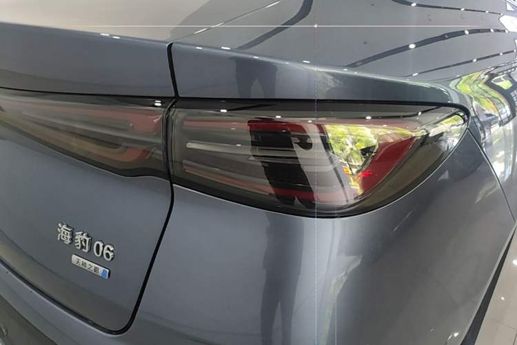 Used BYD Seal 06 New Energy 2025 DM-i Smart Drive 120KM Deluxe Model Right Rear Taillight